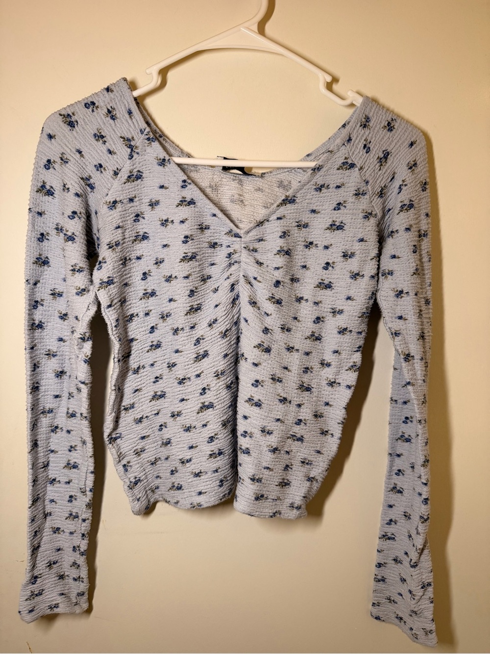 Hollister Light Blue Floral Ruched V-Neck Long Sleeve Tee